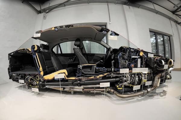 Wondering how a Car is working ? With all Details ?
Another great exhibit at the Technikmuseum Berlin: A BMW 3, which was cut in the middle.
#desktop #KidsFun