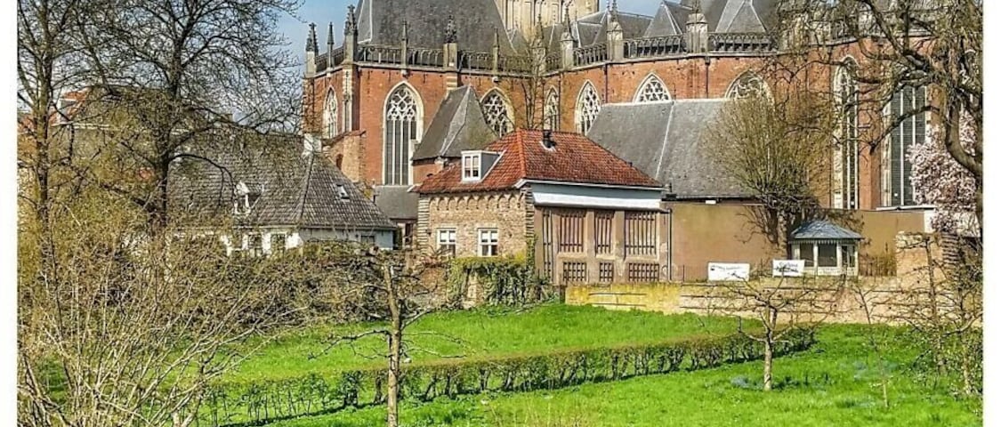 Old Town of Zutphen, The Netherlands
JUST FOLLOW THE PIN TO GET THERE 📌
⬇️⬇️ Make my day and follow me also at: ⬇️⬇️
https://www.instagram.com/mistermirrorless/
https://www.facebook.com/dennisdondersphotography/
https://500px.com/dennisdonders
www.flickr.com/photos/denniskuh1896