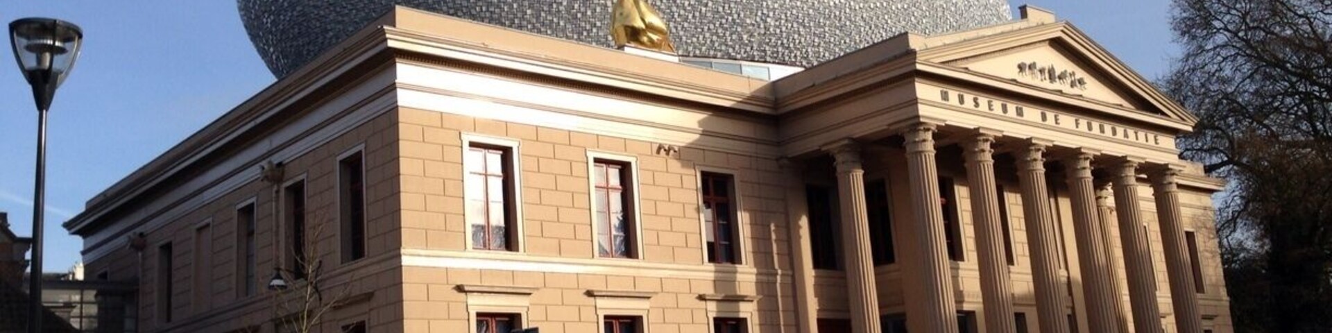 As if it is not bad enough a UFO has landed on your roof: there is even a goldon pigeon to lure visitors to this museum! http://www.museumdefundatie.nl/?lang=eng #architecture