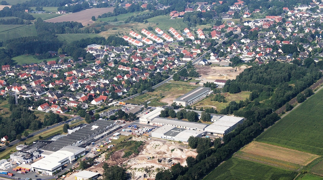 Luftaufnahme Bremen; entlang der A1 (auf der Südseite) vom Bremer Kreuz bis zum Weserpark (Blick aus der linken Flugzeugseite) - Kreisen über dem Bremer Kreuz und überdem Weserpark