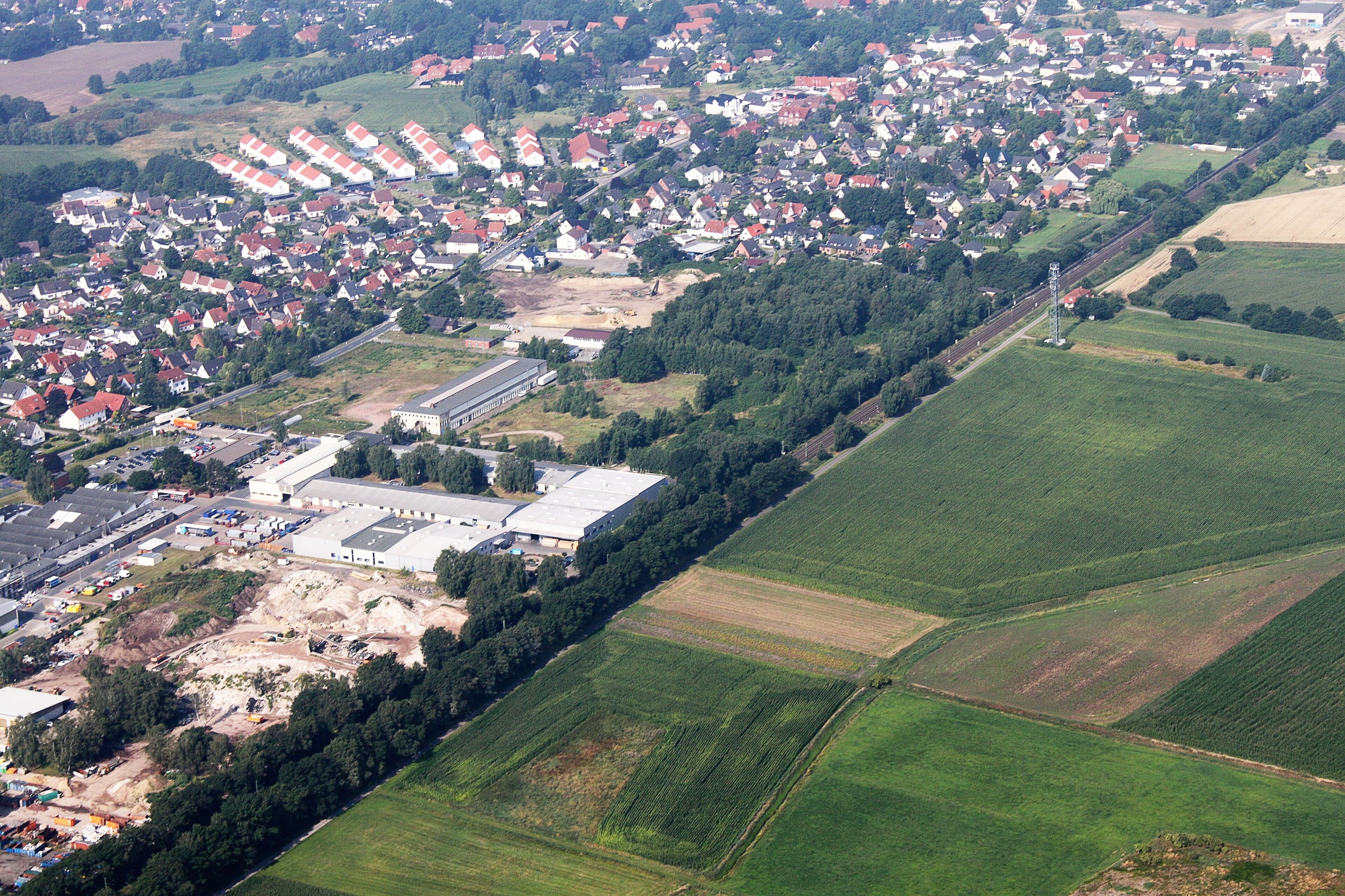 Luftaufnahme Bremen; entlang der A1 (auf der Südseite) vom Bremer Kreuz bis zum Weserpark (Blick aus der linken Flugzeugseite) - Kreisen über dem Bremer Kreuz und überdem Weserpark