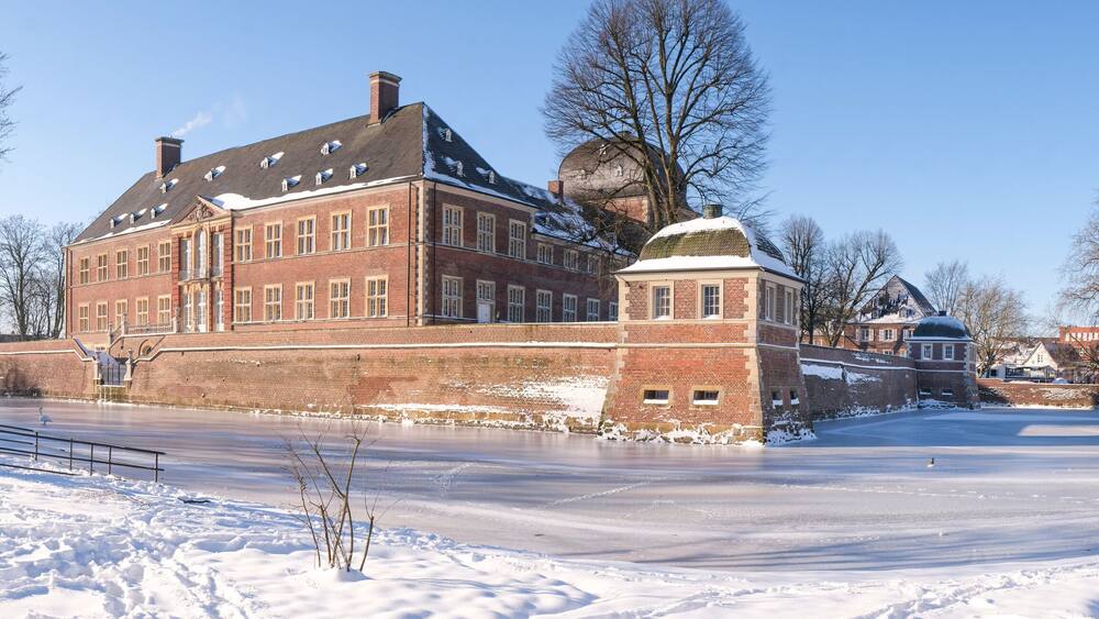 Barockschloss Ahaus im Winter, Gartenfront