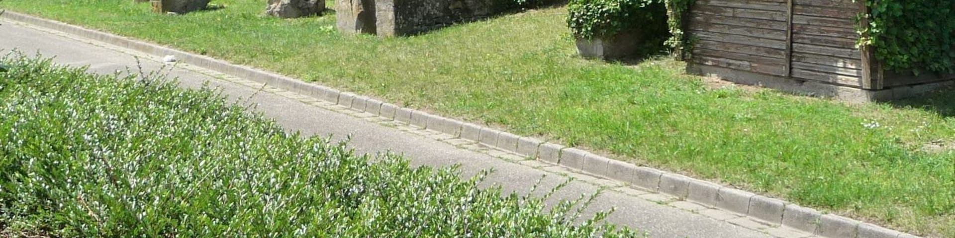 Laube am Ortseingang