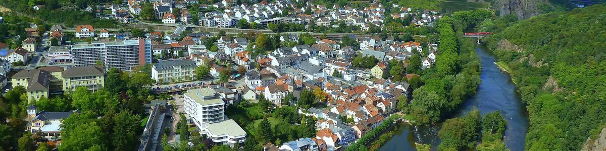 Blick vom Rheingrafenstein auf den Ortsteil Bad Münster am Stein an der Nahe, Rotenfels hinten links
