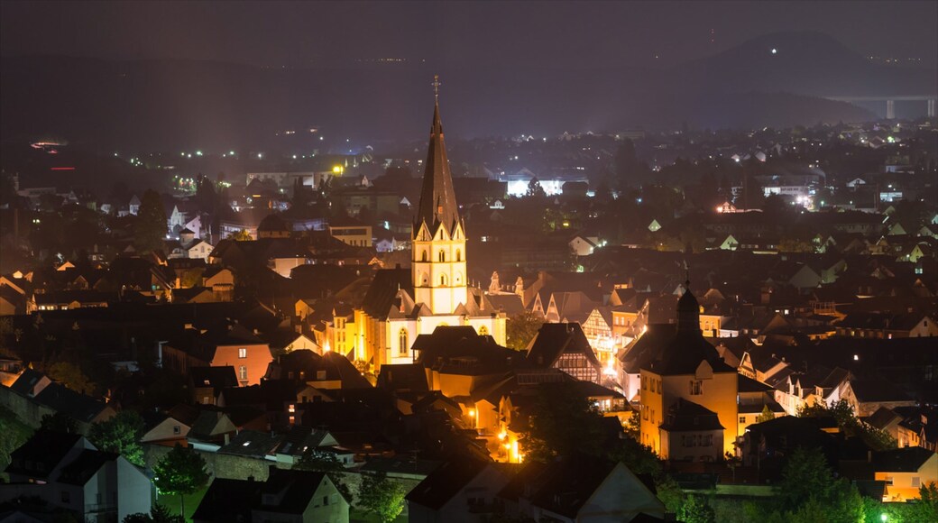 Bad Neuenahr-Ahrweiler inclusief een kerk of kathedraal, nachtleven en een stad