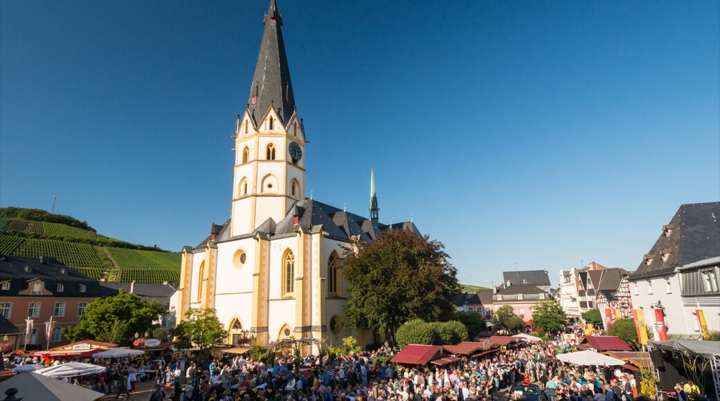 Bad Neuenahr-Ahrweiler bevat een kerk of kathedraal, een stad en straten