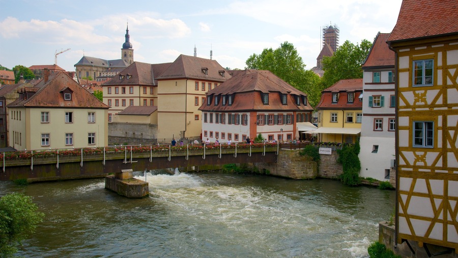 Bamberg showing heritage architecture, a small town or village and a bridge