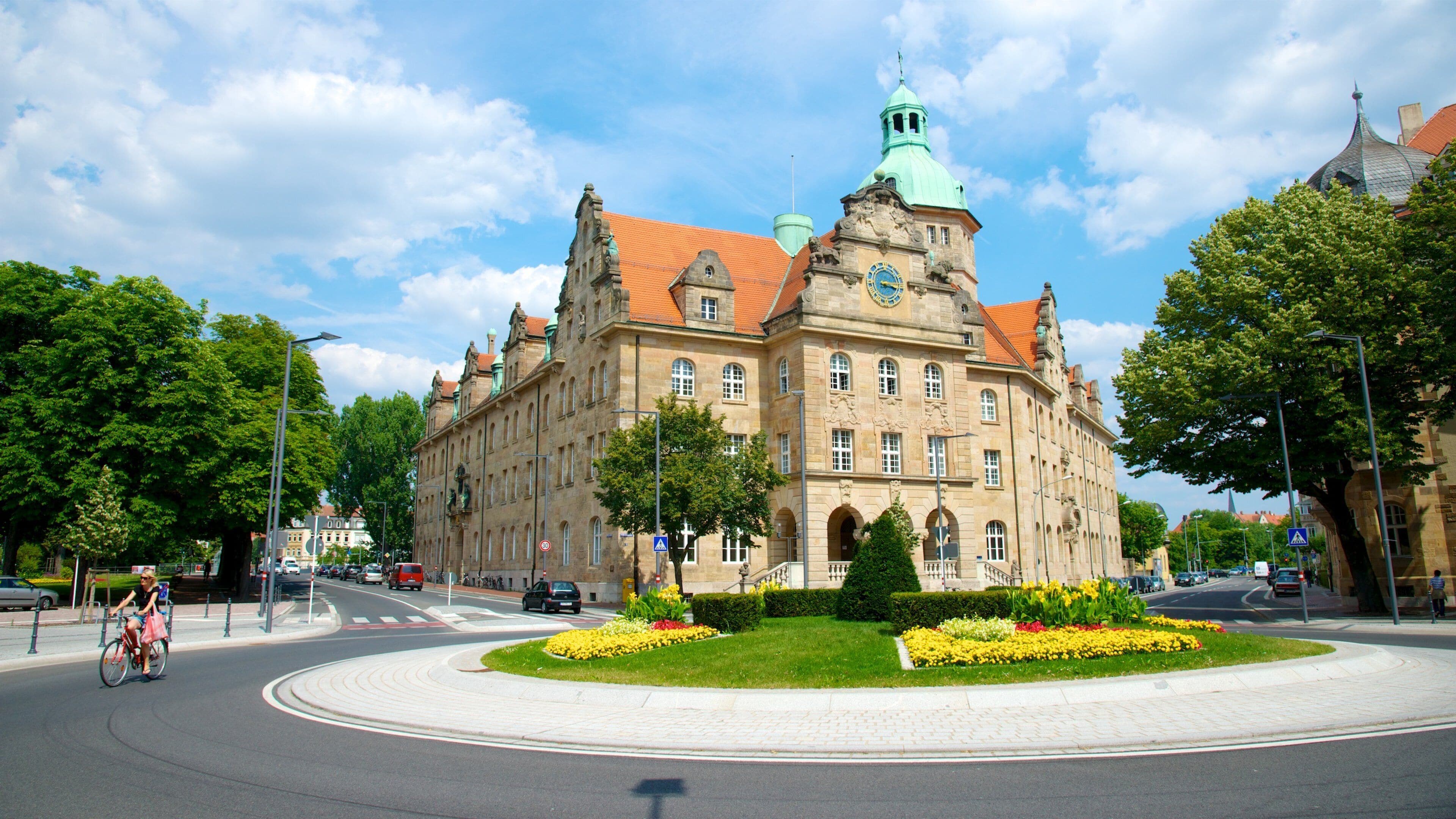 Bamberg featuring a small town or village, flowers and street scenes