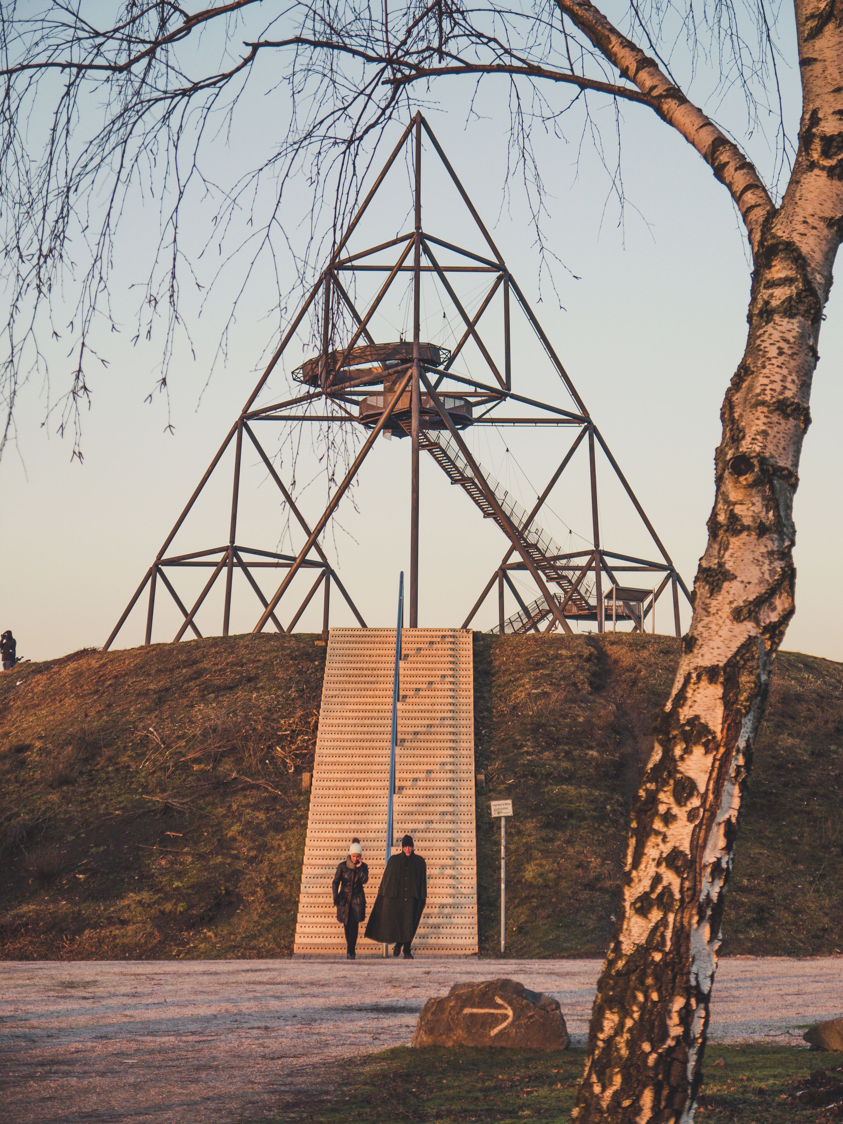 The Tetraeder is located up on a man made hill (a Halde). This shot is taken from the less popular step side of the Halde, which gives the photo more forground interesssed. 