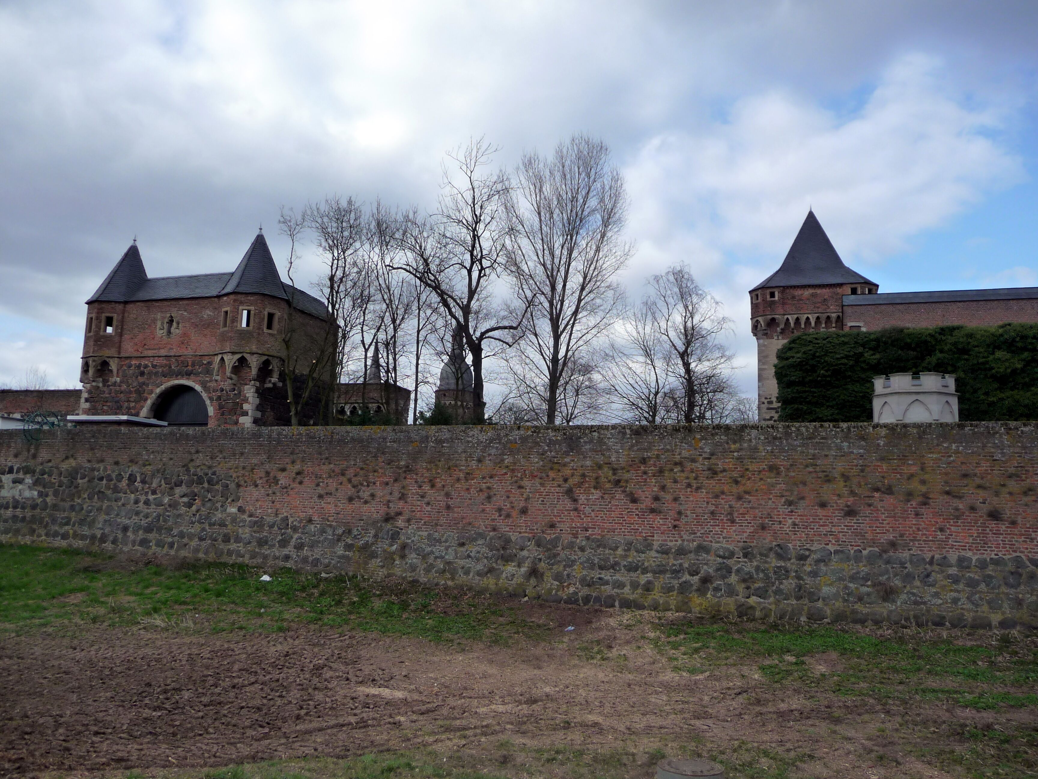 Zollfeste Zons – Südtor und Burg Friedestrom