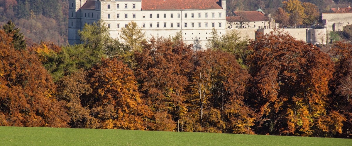 This is a photograph of an architectural monument. It is on the list of cultural monuments of Bayern, no. D-1-76-123-46