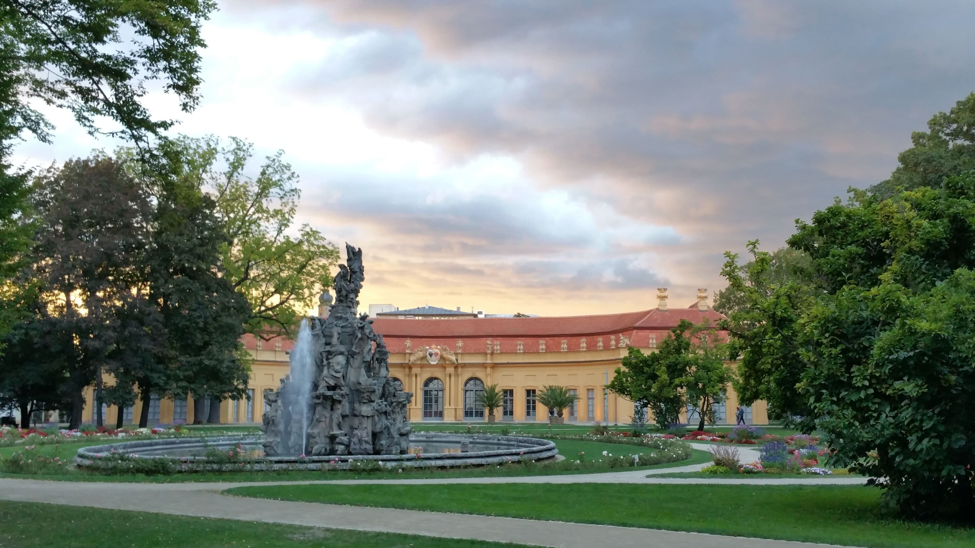 This is a photograph of an architectural monument. It is on the list of cultural monuments of Bayern, no. D-5-62-000-598