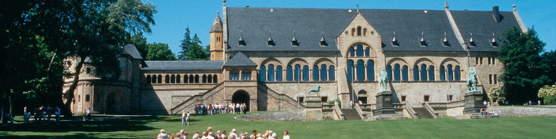 Goslar which includes chateau or palace, heritage architecture and a garden