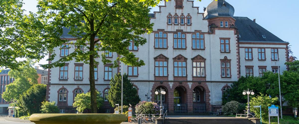 Rathaus der Stadt Hamm mit Schalenbrunnen, Nordrhein-Westfalen