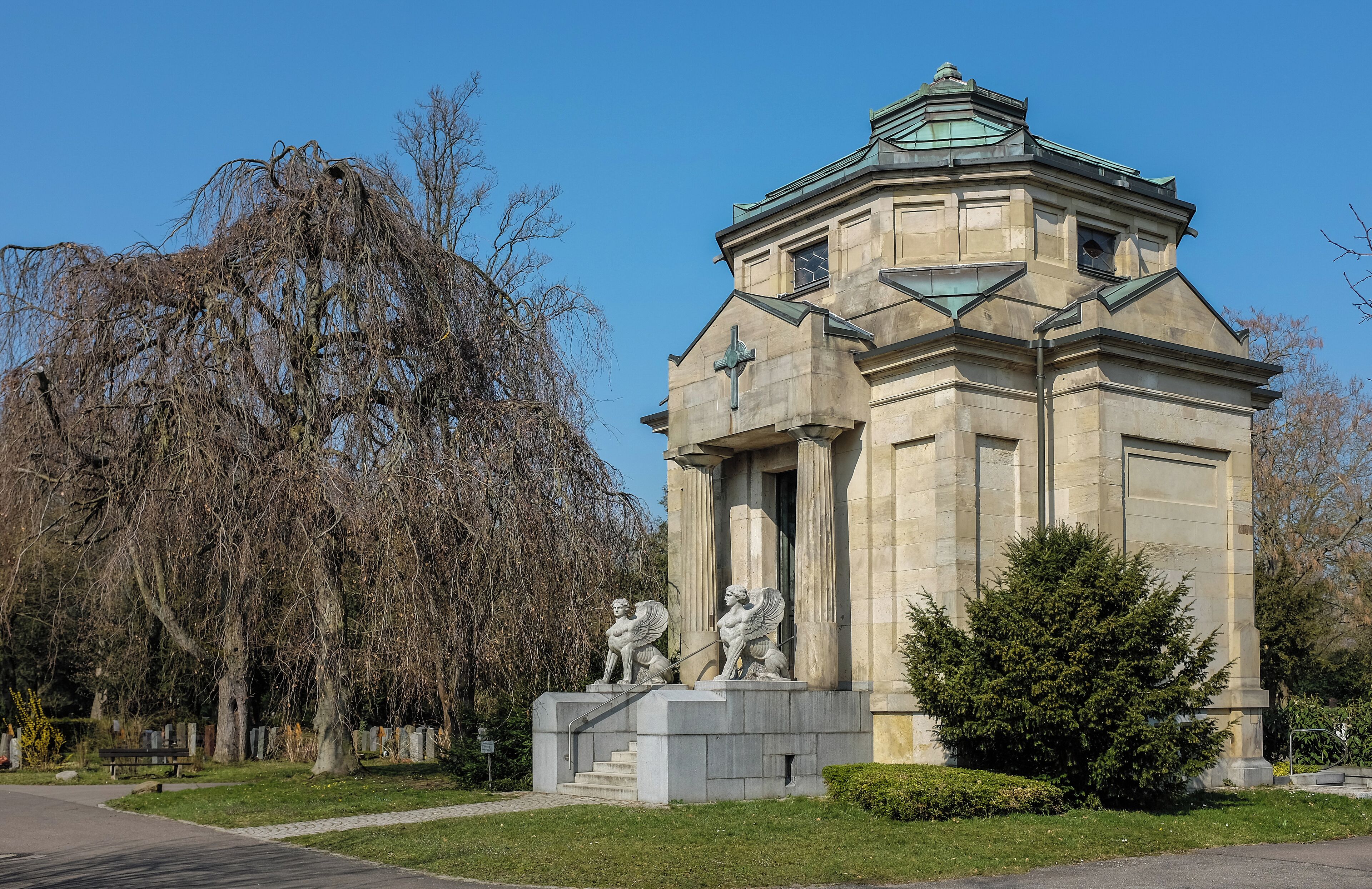 Hauptfriedhof Karlsruhe - Bürklin'sches Mausoleum - Seitenansicht