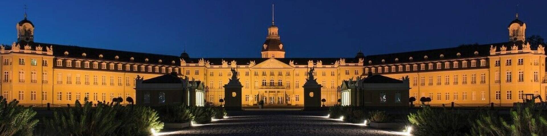 Great piece of history right in the middle of town. Very easy to find