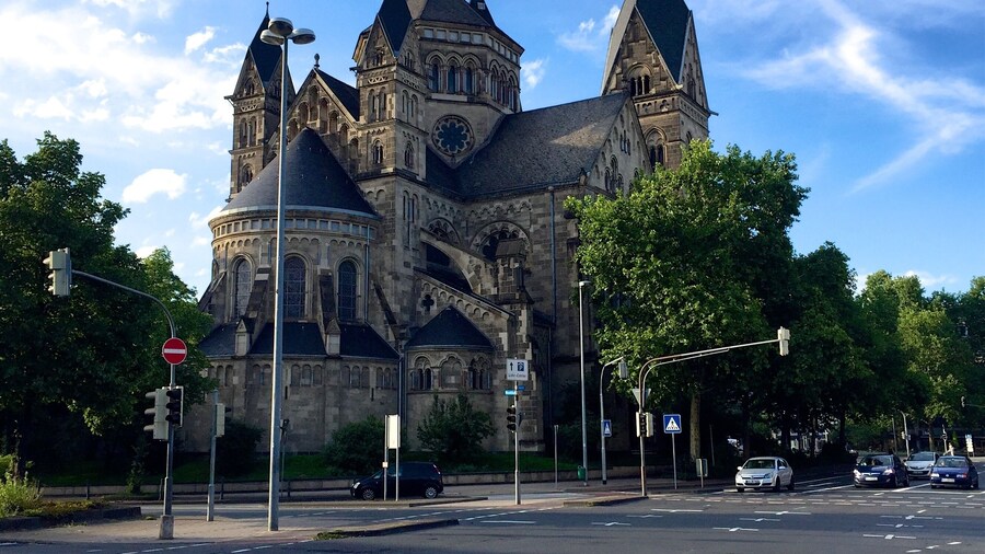 Built at the beginning of the 20th century, the Herz-Jesu-Kirche or "Sacred Heart Church" in Koblenz is one of the most important Neo-Romanesque sacred buildings in Germany. The church was built from 1900 to 1903 to the plans of Ludwig Becker, who would go on to be the Mainz Cathedral master builder. The Herz-Jesu-Kirche was consecrated on 19th May 1904. The church was severely damaged in an air raid in 1944 and was completely burnt out. It was rebuilt from 1950 - 1953 after the Second World War. Koblenz forms the northern limit of the UNESCO Rhine Gorge World Heritage Site.