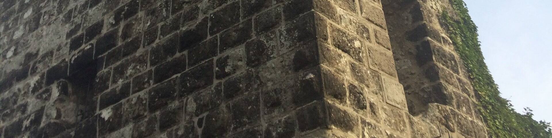 The ruined castle Burg Drachenfels, on the summit of the hill Drachenfels, was built between 1138 and 1167 by Archbishop Arnold I of Cologne. It was originally intended for the protection of the Cologne region from any assault from the south. You can now hike from the base (2.2 km) or take the historic train.