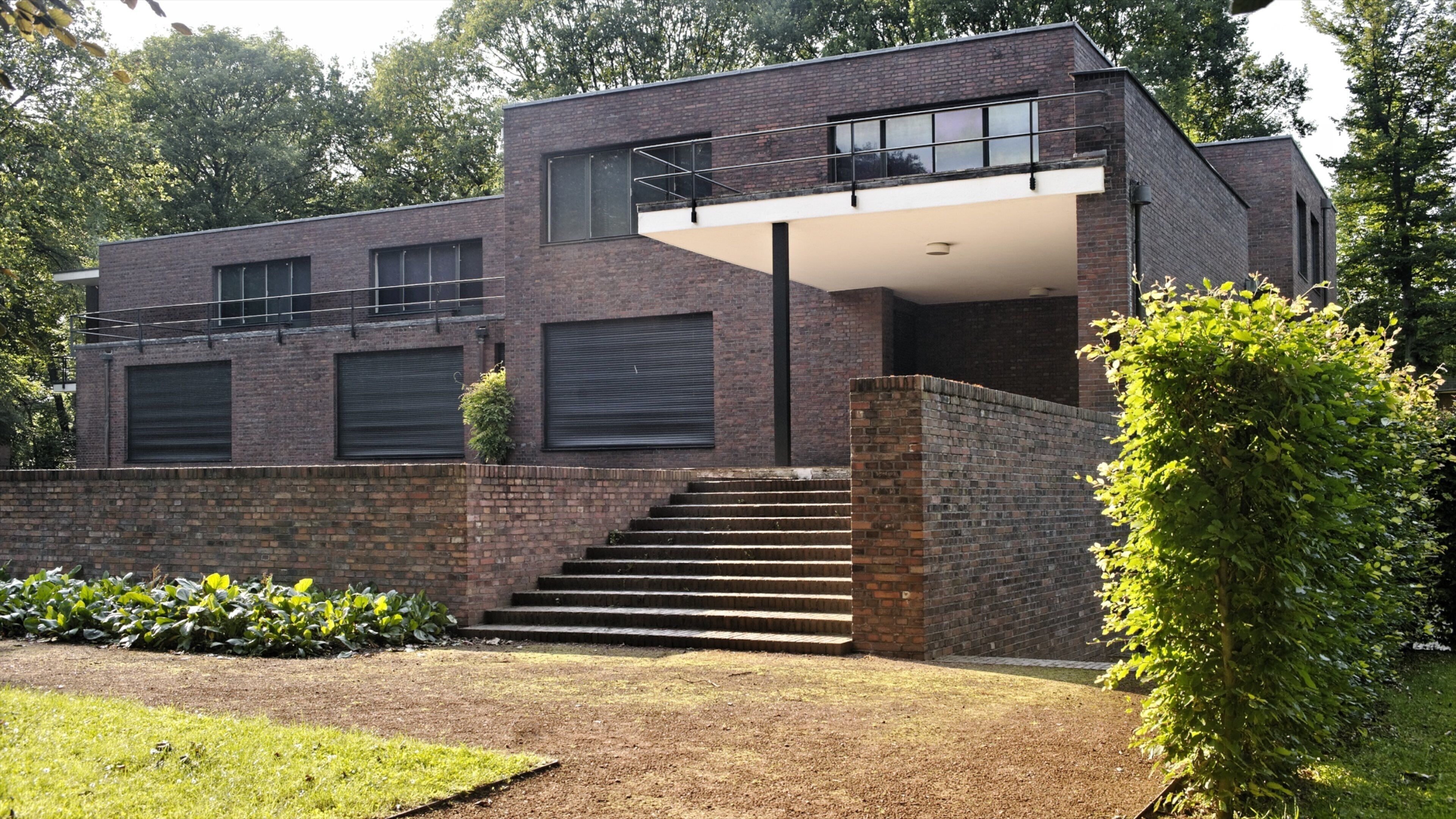 Krefeld showing a house and modern architecture