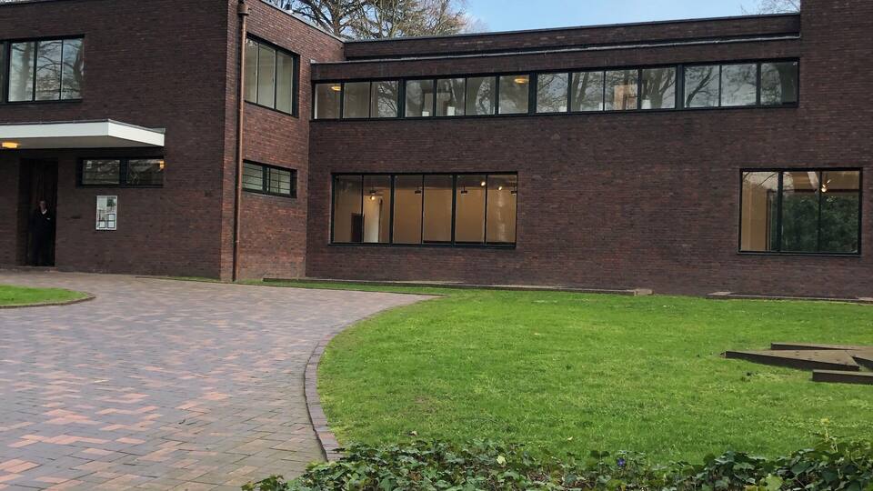 Mies van der Rohe Building... Bauhaus architecture par excellence ❤️