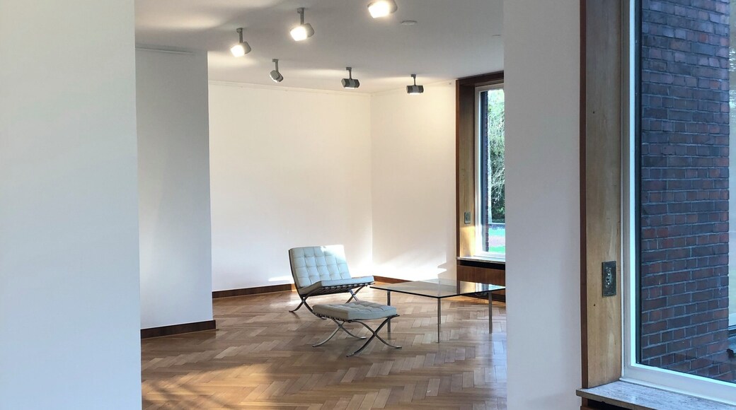 Mies van der Rohe Building... Bauhaus architecture par excellence ❤️