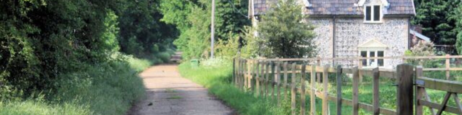 Peddars Way and Cuckoo Lodge The long-distance footpath becomes a track as it passes Slate Plantation to the left and Cuckoo Lodge ahead.