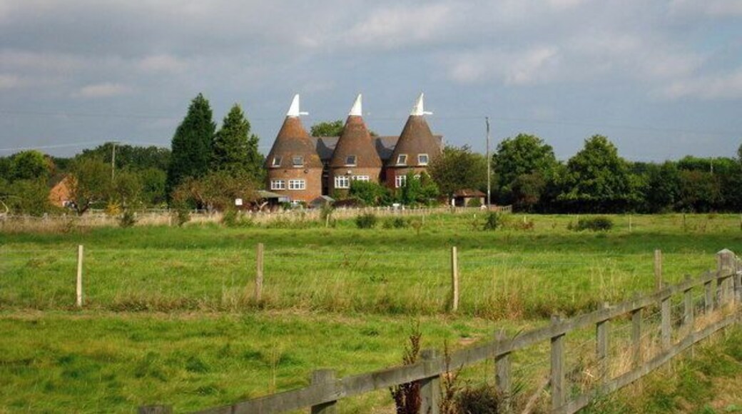 Little Fowle Hall Oast, Lucks Lane, Paddock Wood, Kent Triple round kiln oast house.