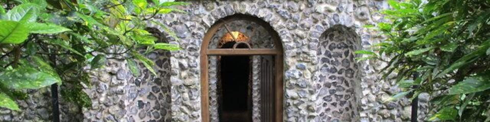 Scott's Grotto, Scott's Road, SG12 - porch