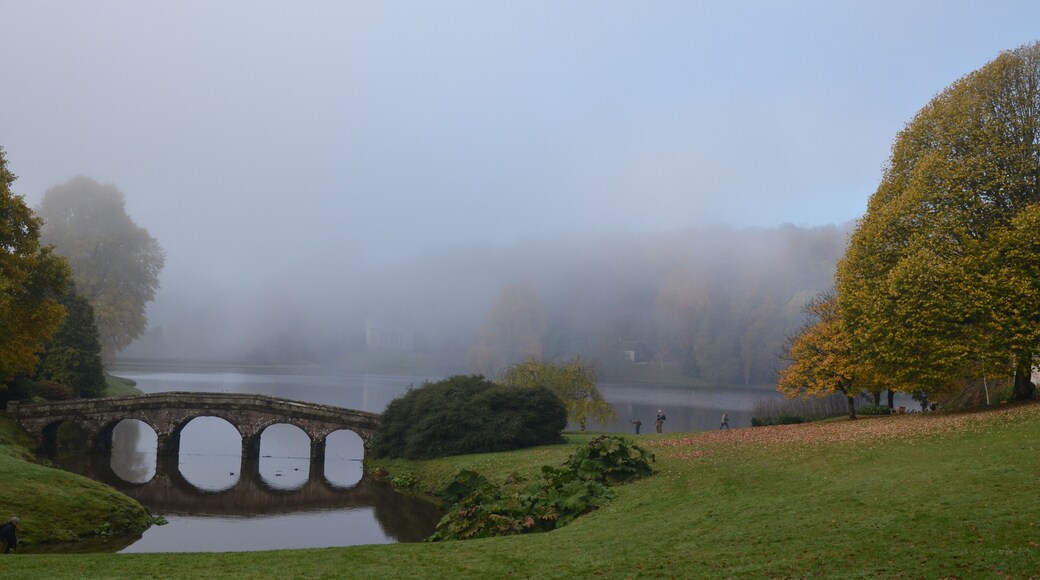 The Palladian Bridge Wikidata has entry Q17529437 with data related to this item.