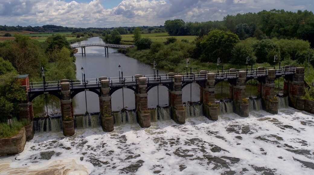 The Dutton weir is situated on a run off from the river Weaver adjacent to the dutton locks.
A quiet walk along the bank, plenty of bird life along the river itself.