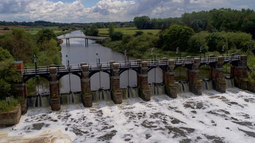 The Dutton weir is situated on a run off from the river Weaver adjacent to the dutton locks.
A quiet walk along the bank, plenty of bird life along the river itself.