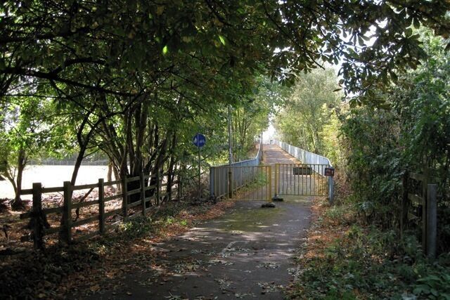 Approach to footbridge over M40 by junction 15. Seen from the end of the driveable part of the former A429 to Barford and Wellesbourne, that was severed by the motorway and diverted 13350 Seen from the rear of Longbridge Manor.