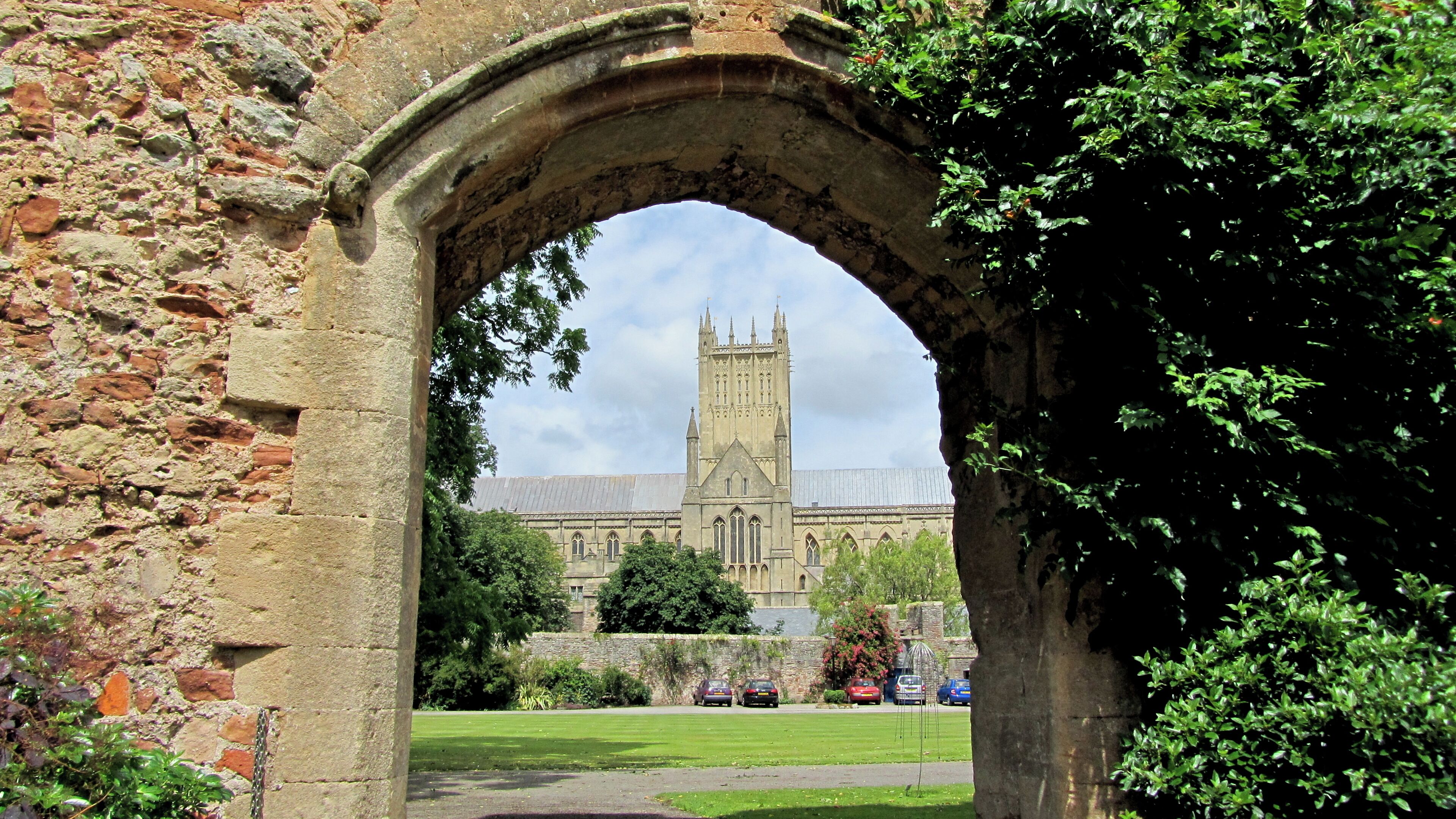 Wells was a real discovery. Some call it England's smallest city. Its city status comes from this cathedral. It is a lovely, compact town.