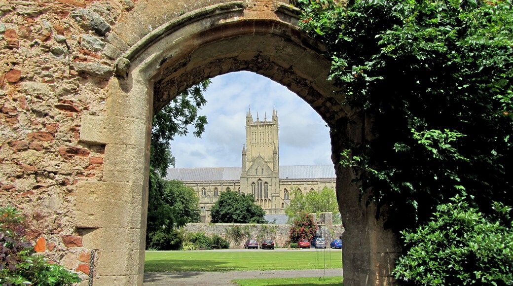 Wells was a real discovery. Some call it England's smallest city. Its city status comes from this cathedral. It is a lovely, compact town.