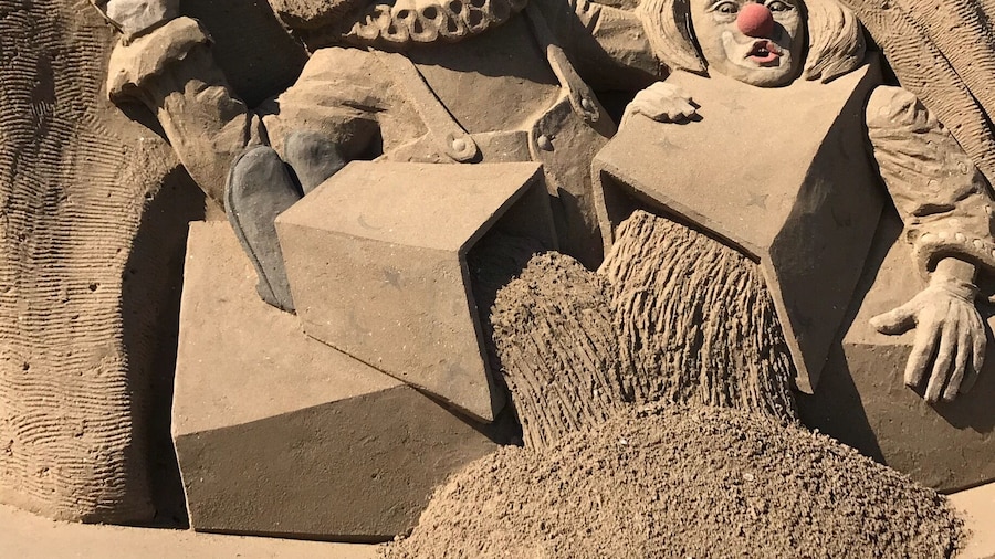 Interesting exhibits in sand by artists from various countries