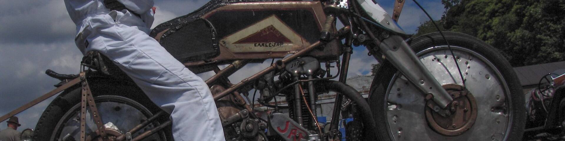 The test hill at brooklands, where vintage machines are put through their paces.
The first motor racing circuit in the world.
#Trovember