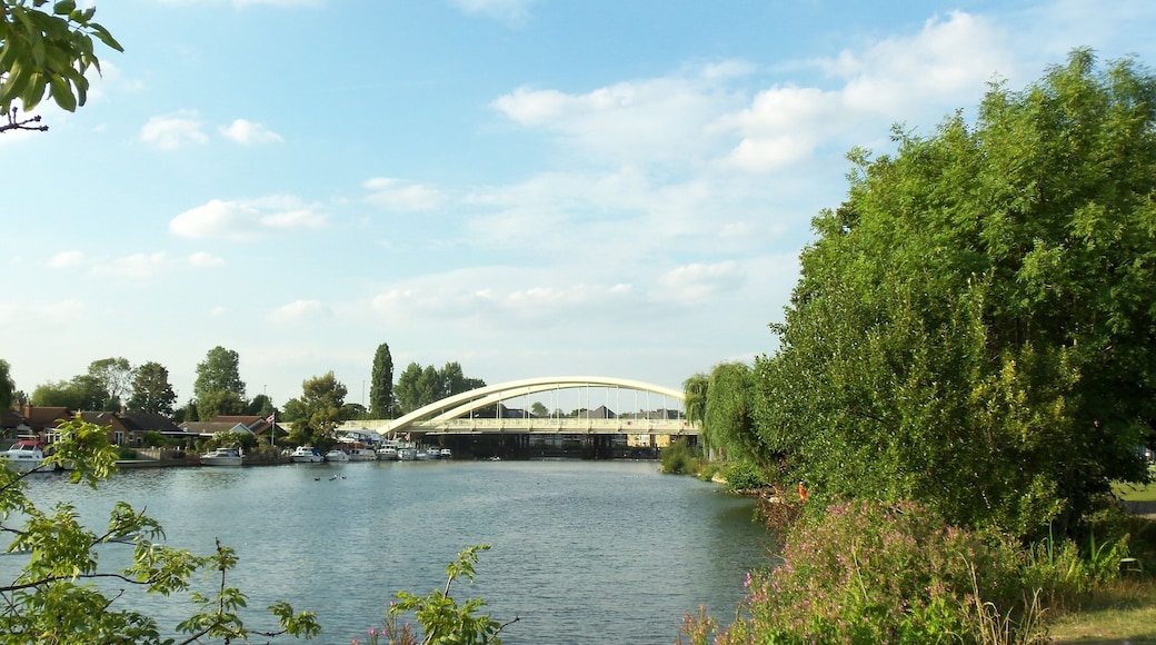 Walton Bridge between Cowey Sale, Walton-on-Thames and Lower Halliford, Shepperton on 7 August 2013 taken with Kodak EasyShareM580 and straightened. This is the only bridge open between the Surrey boroughs of Spelthorne and Elmbridge in the United Kingdom