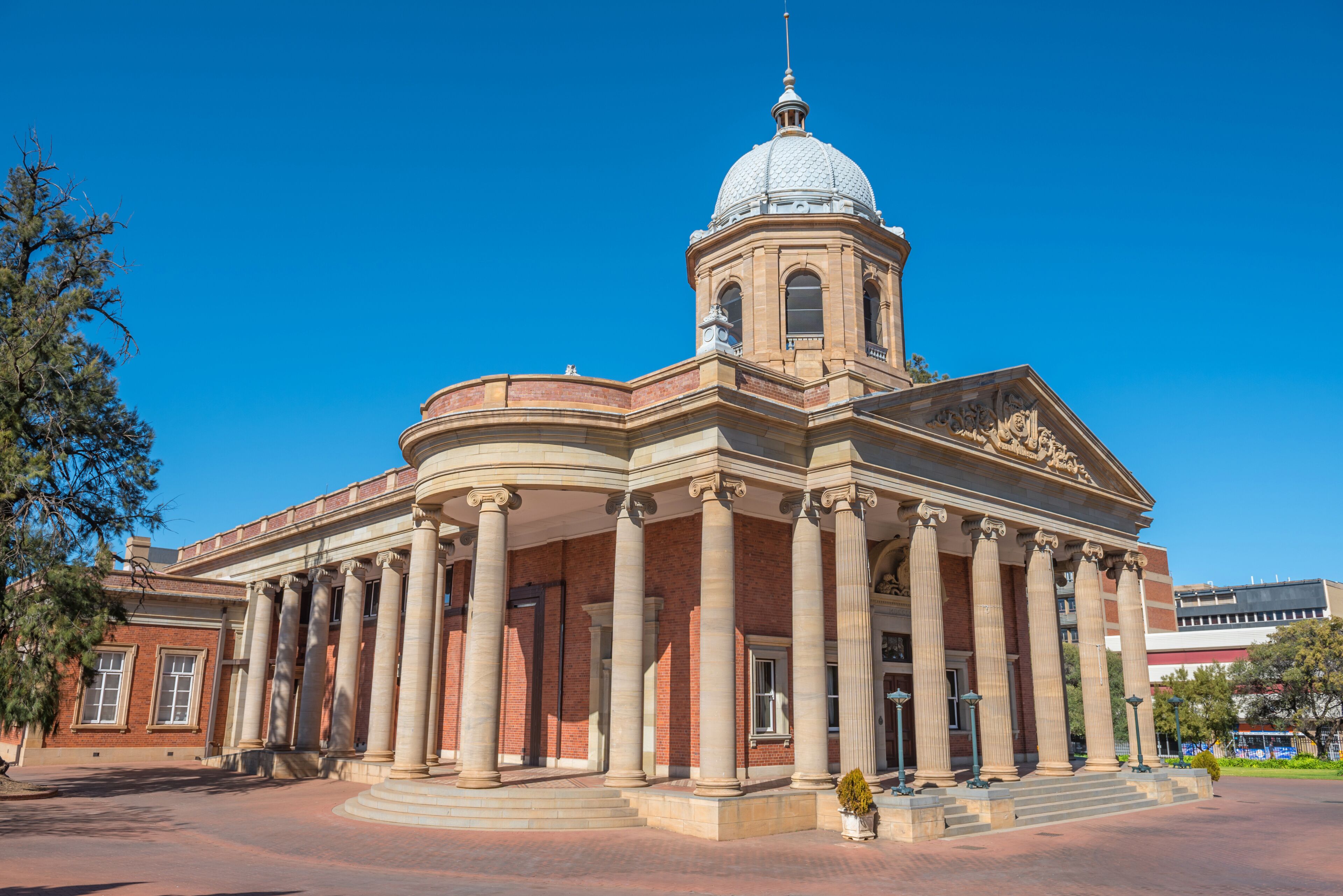 A classical building with a dome and columns.