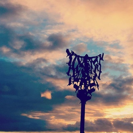 This sculpture faces out over Lough Owel, Mullingar. Pretty cool....as the sun sets
#loughowel #mullingar #irishlakeland #loveireland #ireland #westmeath #sunrise_sunsets_aroundworld #irishsunsets