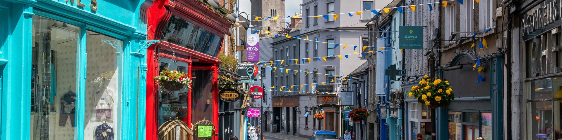 Ennis which includes a city and street scenes