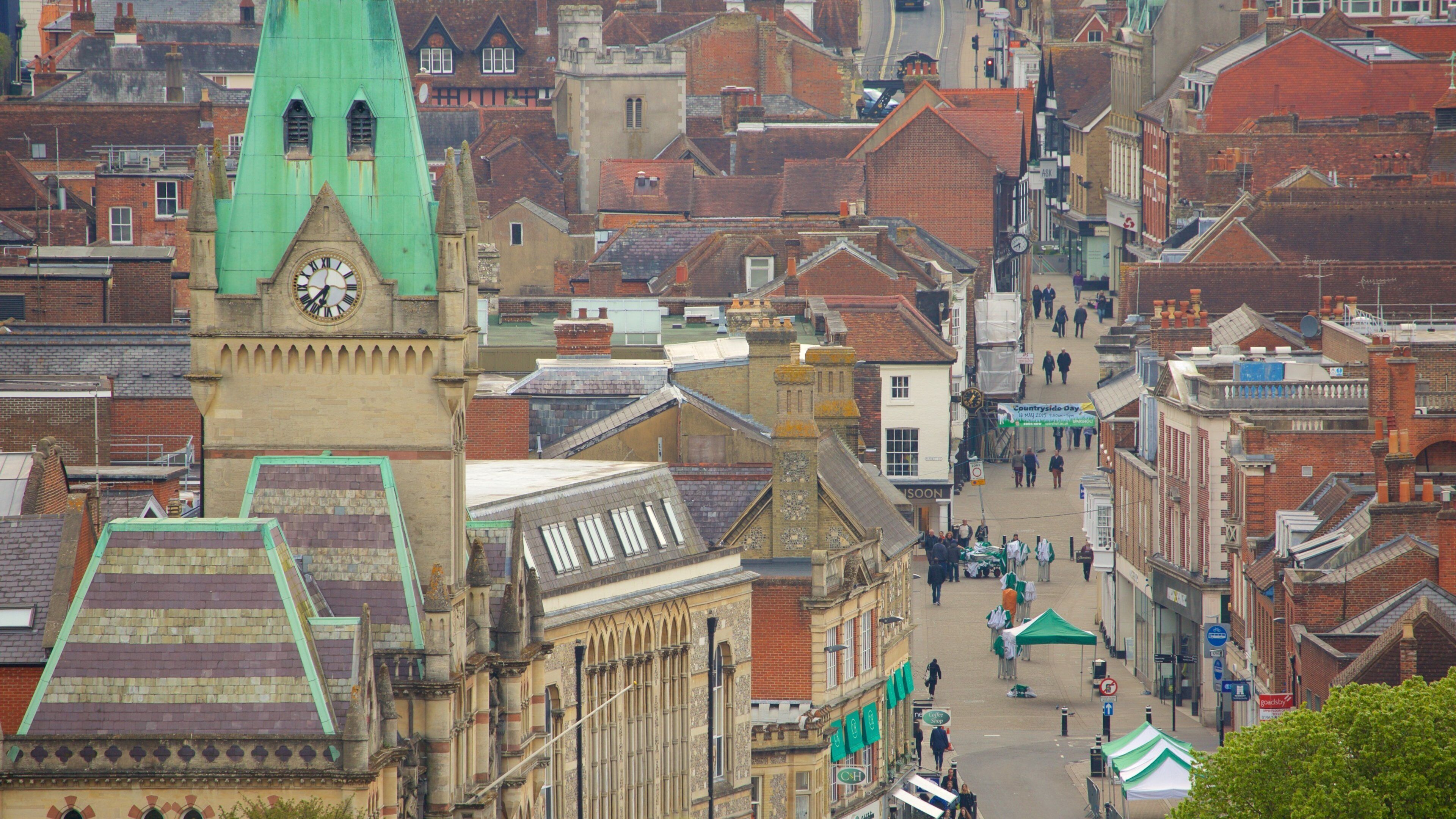 Winchester som viser en by og historiske bygningsværker