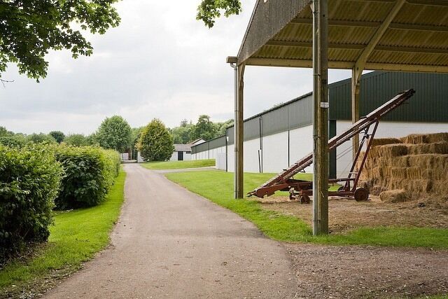 Looking along Blackness Buildings, Littleton. This road is also a footpath. This is the reciprocal of 825254