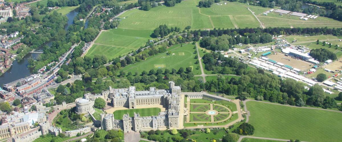 Flying into Heathrow from Istanbul, nice view of Windsor Castle, with River Thames looping around.