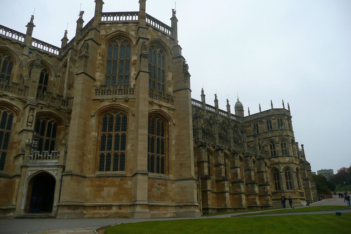 #TroveOn Be sure and visit St George's Chapel at Windsor Castle -- King Edward IV, King Henry VI, King Edward VII, King Henry VII, Jane Seymour, King Charles I, King George III, King George IV, King William IV, King George VI, and the Queen Mother are all interred here. Very historical and interesting chapel.