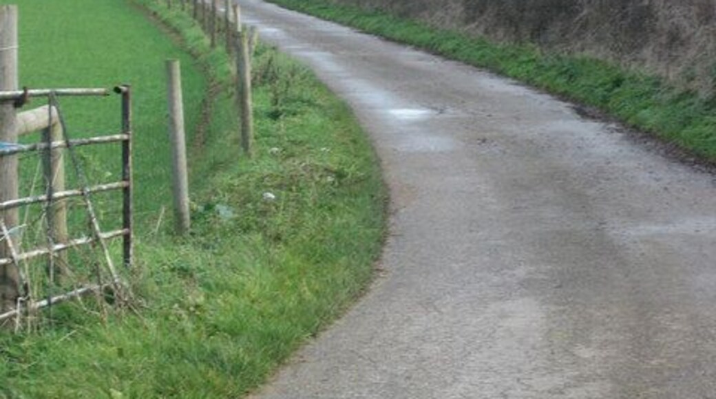 Farm Lane This lane just south of New Barn Farm crosses the River Evenlode before reaching Purwell Farm