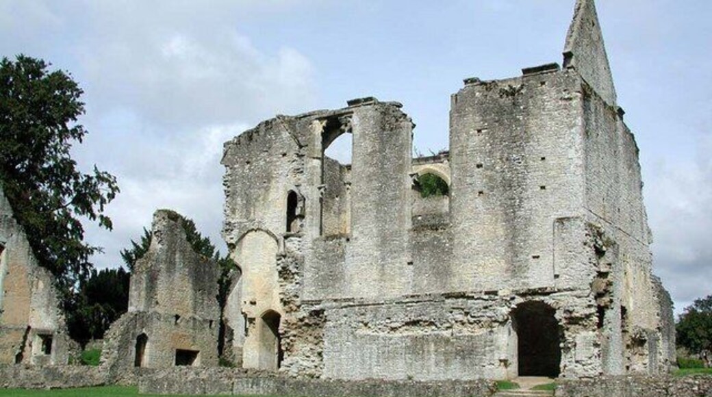Minster Lovell Hall, Oxon - Ruins