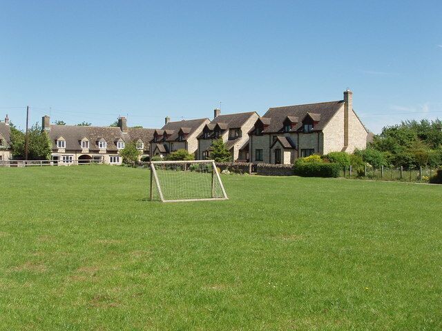 The Green, Stanton Harcourt The village kindly provided a bench in the shade of a tree where I ate my lunch with this pleasant view. On another bench were two cyclists with a tandem.