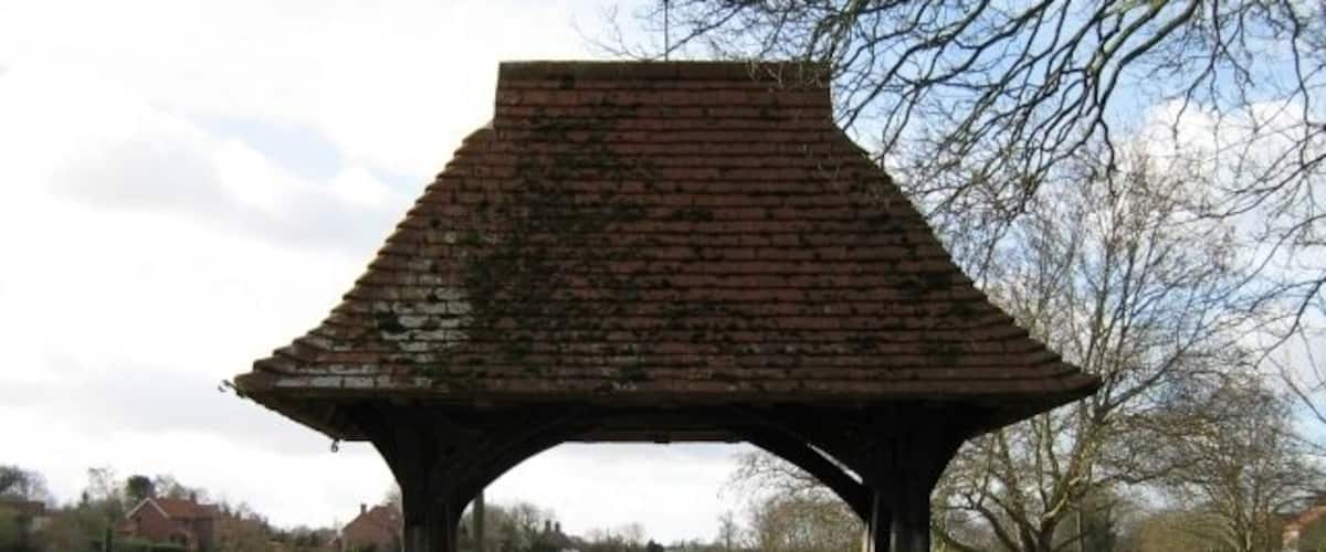 Lychgate at St Helen's Church Also known as a corpse entrance. See link for details of name origin http://www.villagenet.co.uk/reference/lychgate.html Many thanks to Chris Laud for pointing me in the direction of the origins of the name. Through the gate you can see the Green and also the course of Stillingfleet Beck (originally the Fleet).