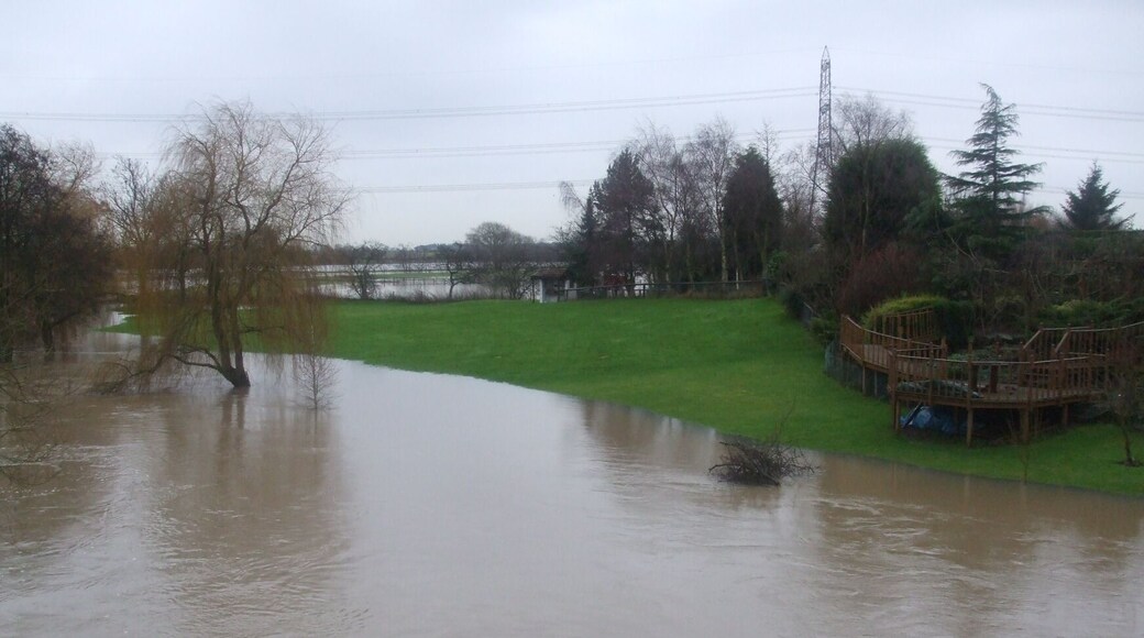 The River Derwent forming the boundary between North Yorkshire and the East Riding of Yorkshire, England. Floods at Kexby, North Yorkshire, January 2008 the River Derwent floods into Kexby Ings and beyond.