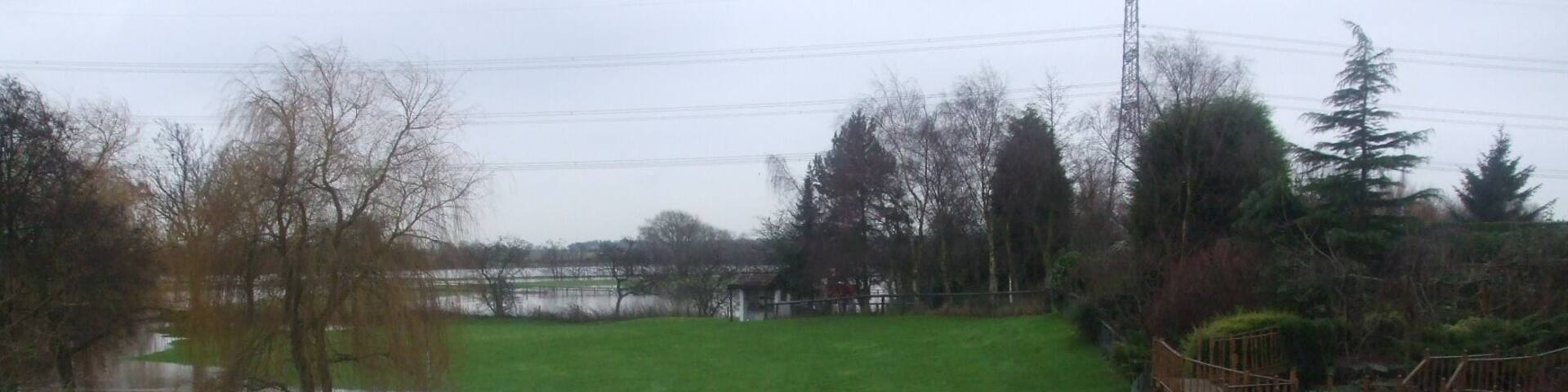 The River Derwent forming the boundary between North Yorkshire and the East Riding of Yorkshire, England. Floods at Kexby, North Yorkshire, January 2008 the River Derwent floods into Kexby Ings and beyond.